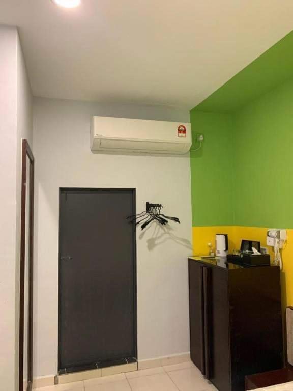 R Hotel Langkawi Kuah Luaran gambar